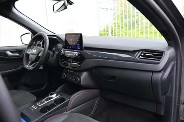 Ford Kuga (2023) thumbnail 9