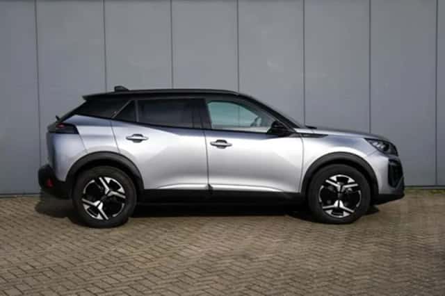 Peugeot 2008 (2024) thumbnail 4