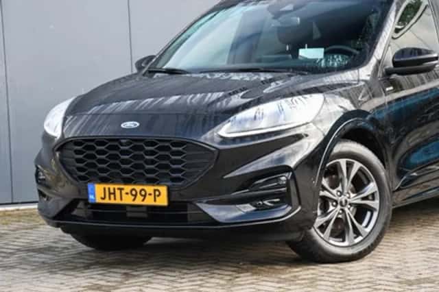 Ford Kuga (2023) thumbnail 2