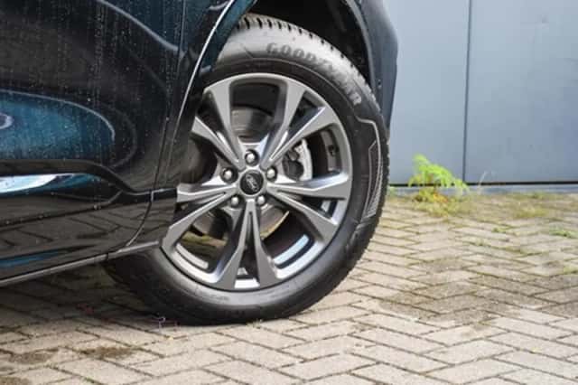 Ford Kuga (2023) thumbnail 7