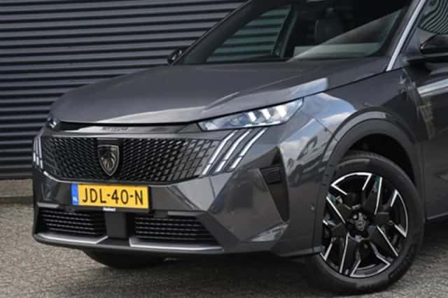 Peugeot 3008 (2025) thumbnail 2