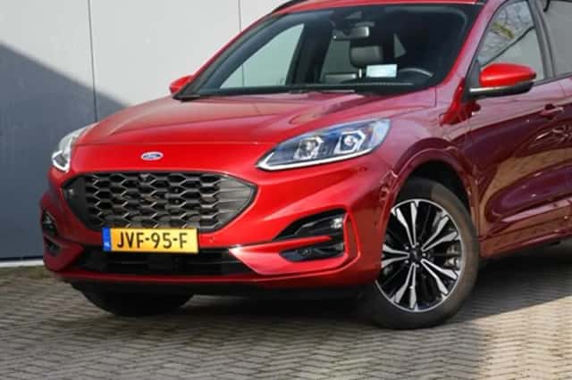 Ford Kuga (2022) thumbnail 2