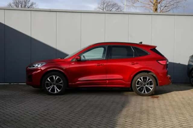 Ford Kuga (2022) thumbnail 3
