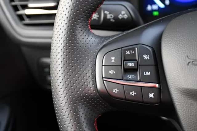 Ford Kuga (2022) thumbnail 35