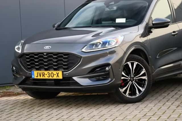 Ford Kuga (2022) thumbnail 2