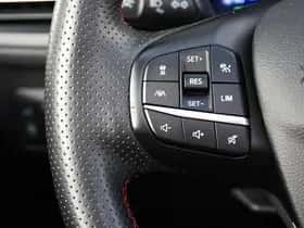 Ford Kuga (2022) thumbnail 37