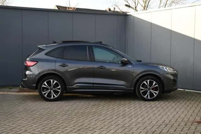 Ford Kuga (2022) thumbnail 5
