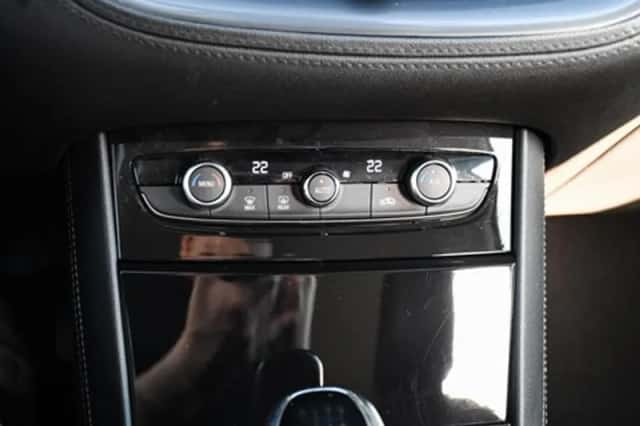 Opel Grandland X (2018) thumbnail 22