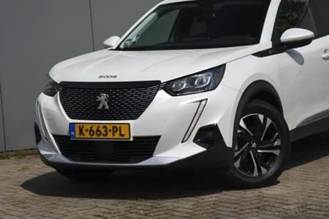 Peugeot 2008 (2021) thumbnail 2