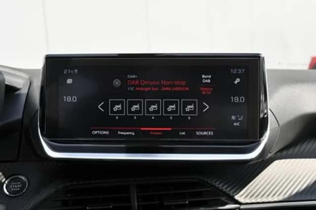Peugeot 2008 (2021) thumbnail 19