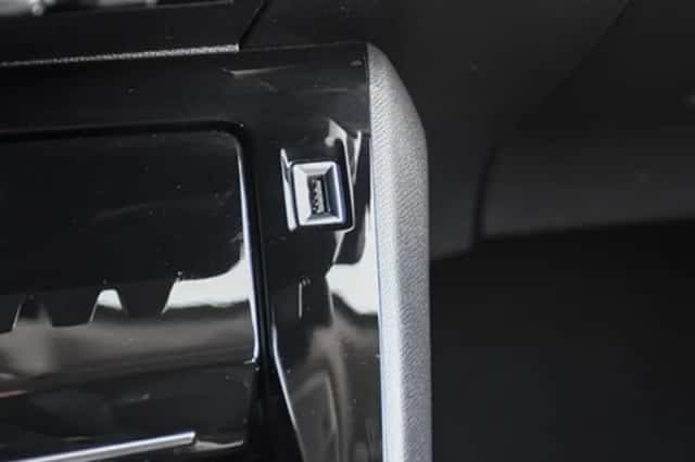 Peugeot 2008 (2021) thumbnail 23