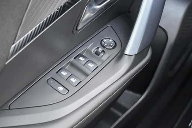 Peugeot 2008 (2021) thumbnail 30