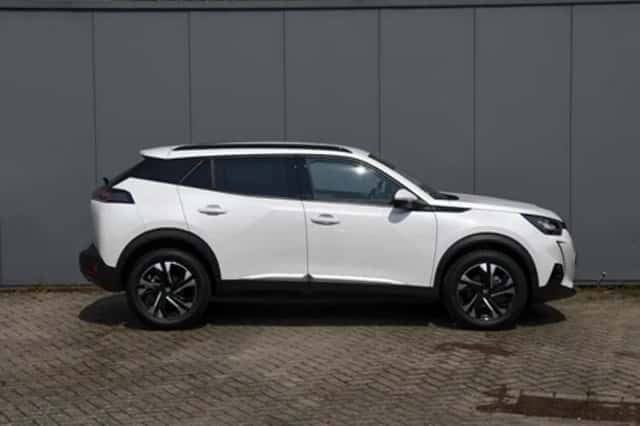Peugeot 2008 (2021) thumbnail 4