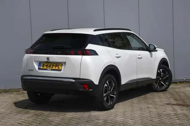 Peugeot 2008 (2021) thumbnail 5