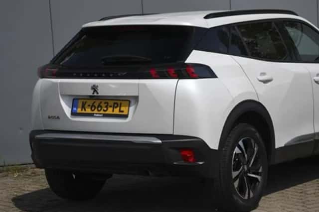 Peugeot 2008 (2021) thumbnail 6