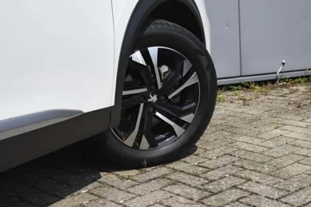 Peugeot 2008 (2021) thumbnail 7