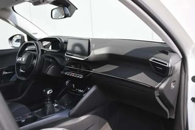 Peugeot 2008 (2021) thumbnail 9