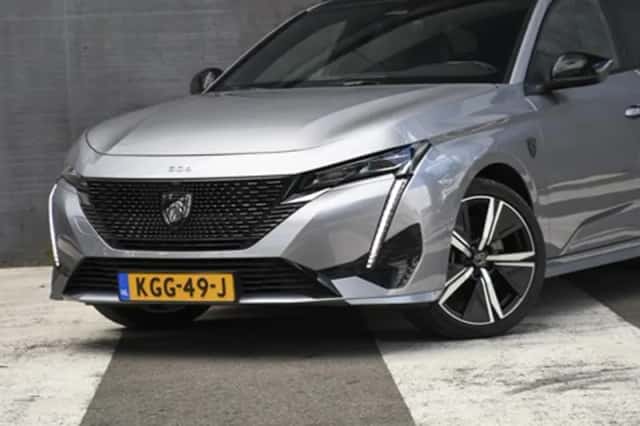 Peugeot 308 (2023) thumbnail 2