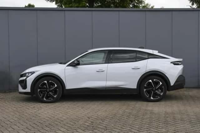Peugeot 408 (2025) thumbnail 3