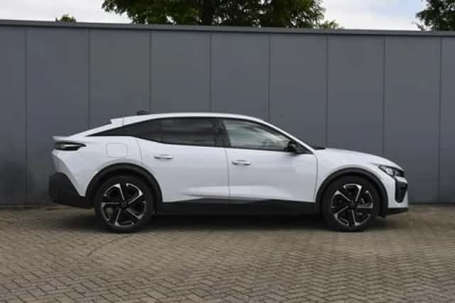 Peugeot 408 (2025) thumbnail 4
