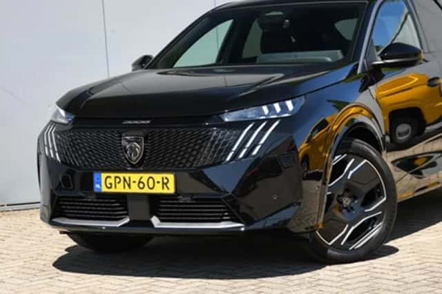 Peugeot 3008 (2024) thumbnail 2
