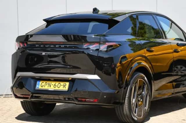 Peugeot 3008 (2024) thumbnail 6