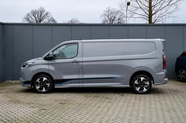 Ford Transit Custom (2025) thumbnail 3
