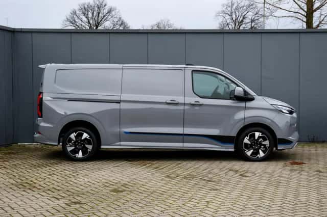 Ford Transit Custom (2025) thumbnail 4