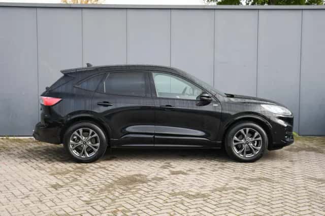 Ford Kuga (2023) thumbnail 4