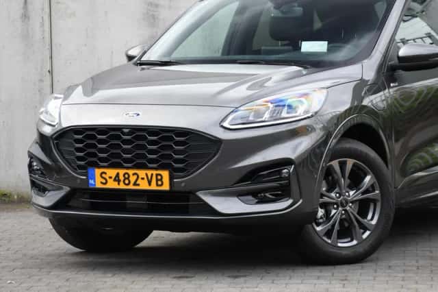 Ford Kuga (2023) thumbnail 2