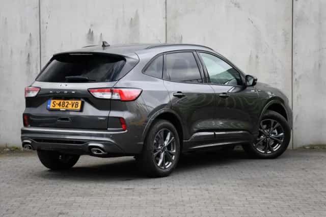 Ford Kuga (2023) thumbnail 4