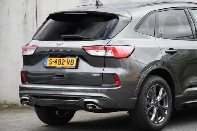 Ford Kuga (2023) thumbnail 5