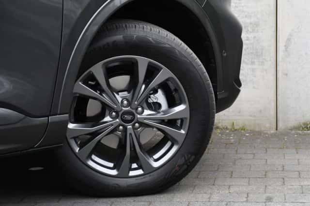 Ford Kuga (2023) thumbnail 6