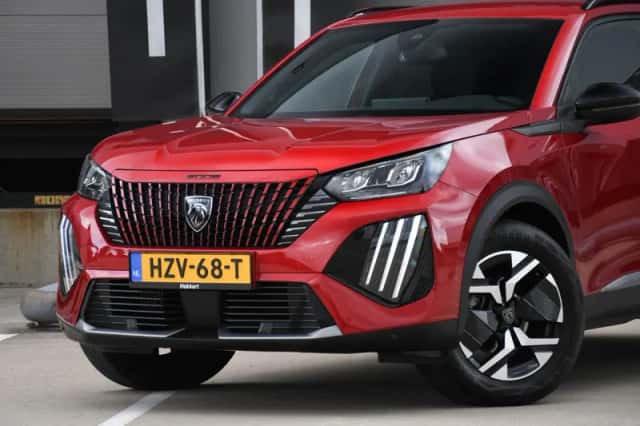 Peugeot 2008 (2024) thumbnail 2