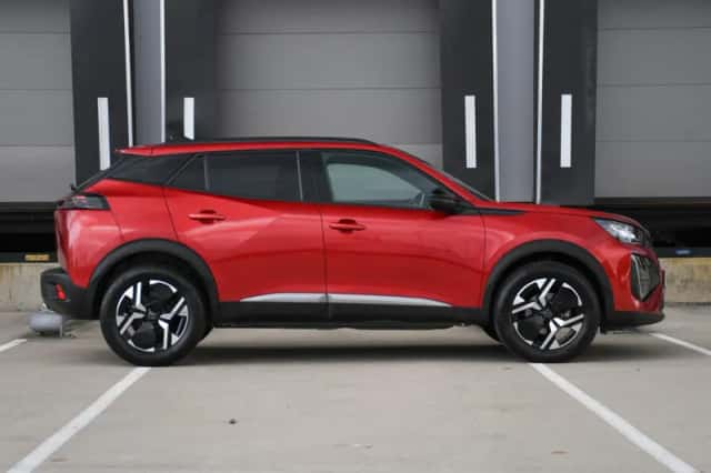 Peugeot 2008 (2024) thumbnail 4