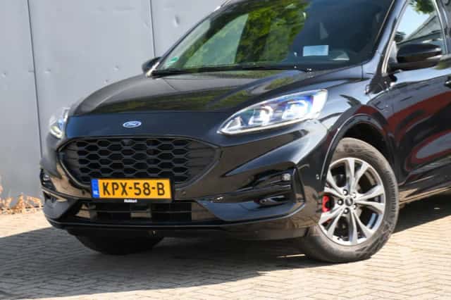 Ford Kuga (2022) thumbnail 2
