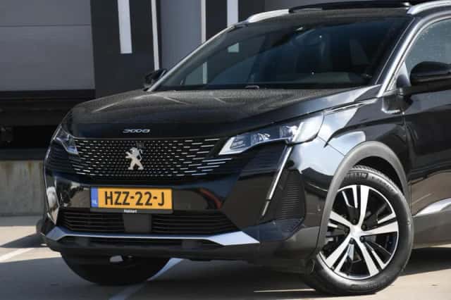 Peugeot 3008 (2023) thumbnail 2