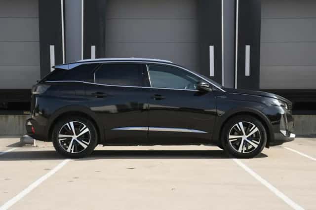 Peugeot 3008 (2023) thumbnail 4