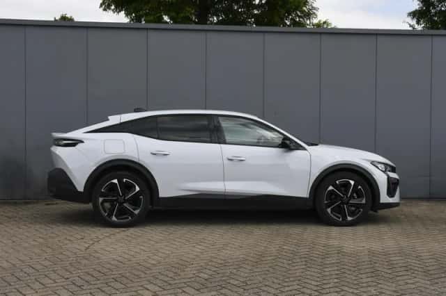 Peugeot 408 (2025) thumbnail 4