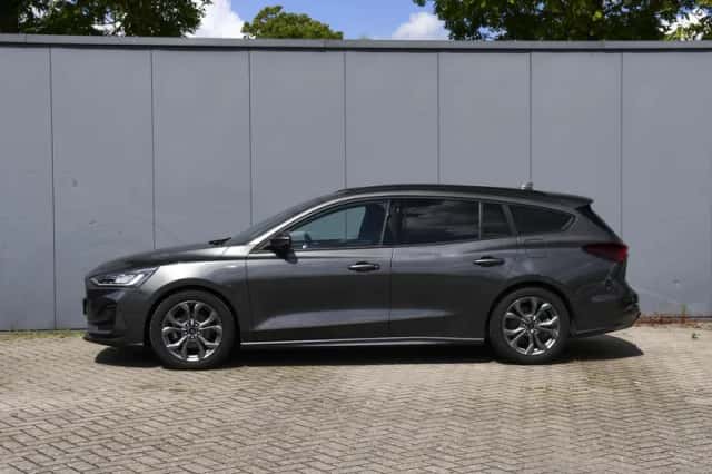 Ford Focus (2024) thumbnail 3