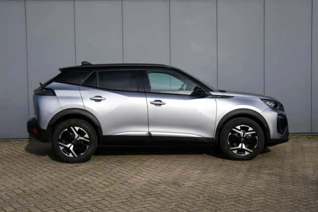 Peugeot 2008 (2024) thumbnail 4