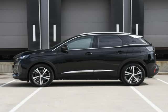 Peugeot 3008 (2023) thumbnail 3