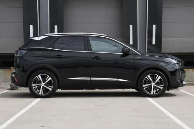 Peugeot 3008 (2023) thumbnail 4