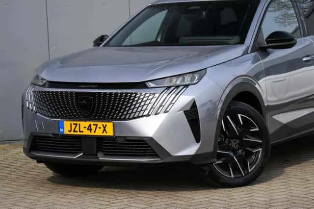 Peugeot 5008 (2025) thumbnail 2