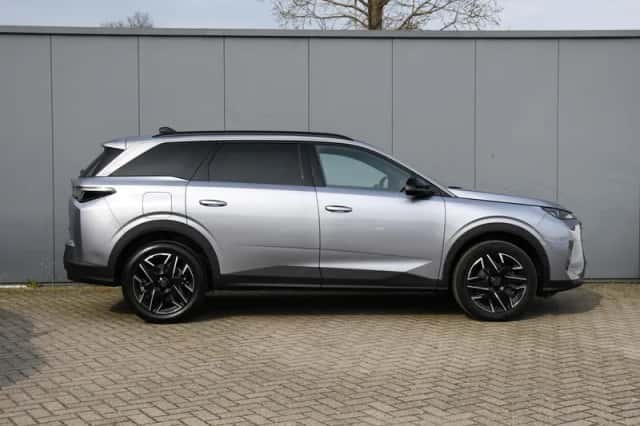 Peugeot 5008 (2025) thumbnail 4