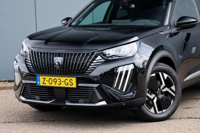 Peugeot 2008 (2024) thumbnail 2