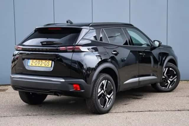 Peugeot 2008 (2024) thumbnail 4