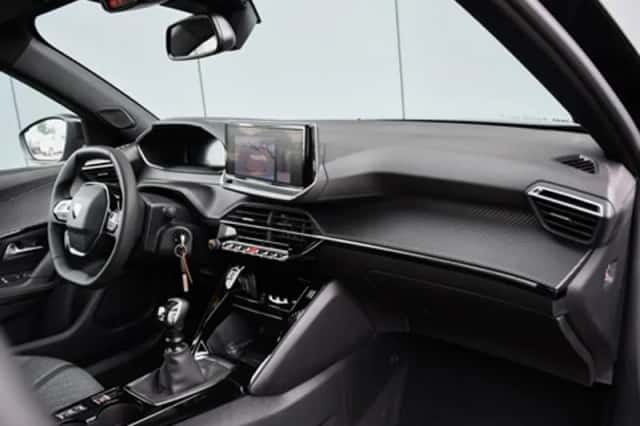Peugeot 2008 (2024) thumbnail 8