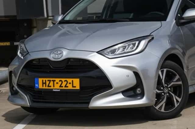 Toyota Yaris (2025) thumbnail 2