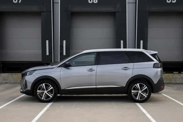 Peugeot 5008 (2024) thumbnail 3